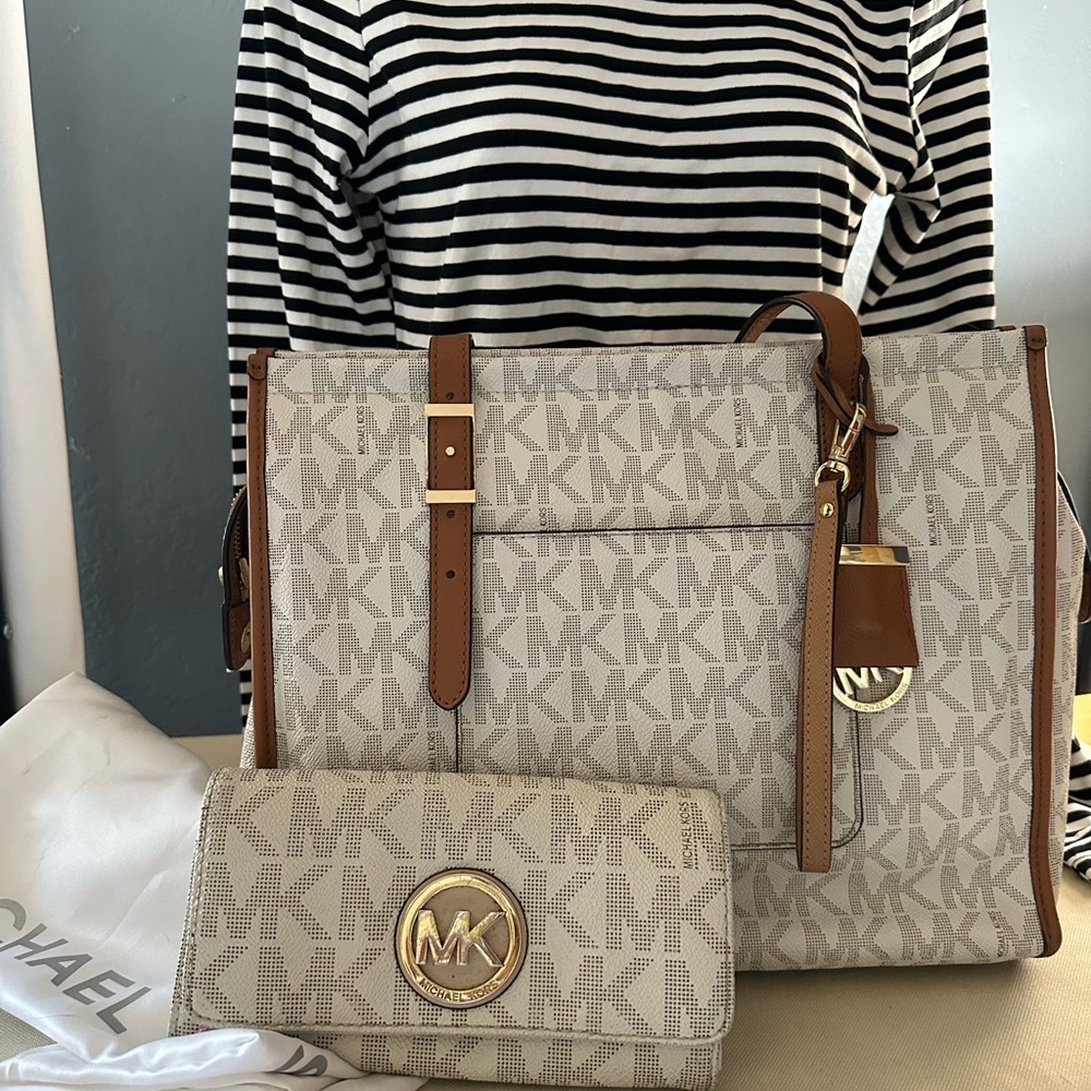 MK  Michael Kors DARIEN Vanilla Acorn Zip Tote RARE.  Just Handbag !!!